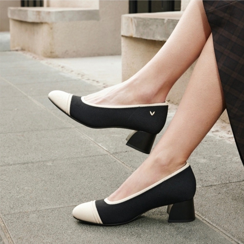 Vivaia Julie Pro Almond Round Cap Toe Heels Pumps Size EU 42 US 10.5